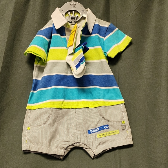 Petit Lem Toddler 9-12 M urban adventure baby onesie with matching socks - Picture 1 of 8